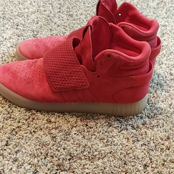 Red Adidas suede hightops - Picture 9 of 9